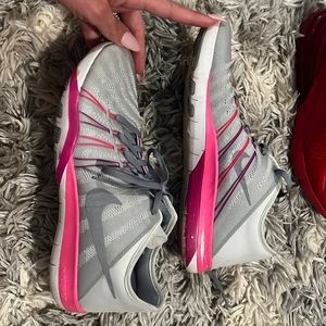 Size 9.5 Nike free tennis shoes